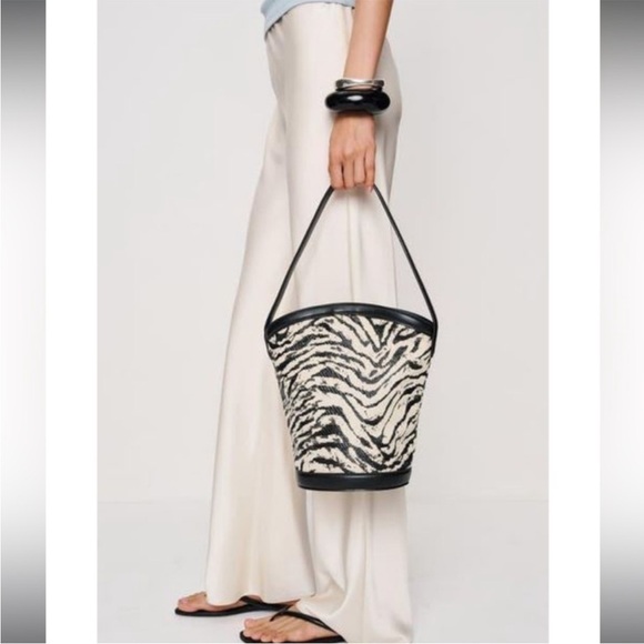 Rare! NWT Reformation Printed Shoulder bag - Picture 4 of 10